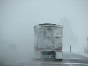 トラックと雪